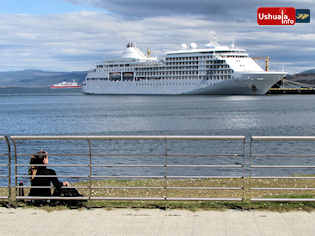 16:49 hs. El crucero Silver Shadow y un hermoso día en Ushuaia