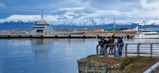 12:56 hs. El patrullero oceánico ARA “Bouchard” en Ushuaia