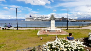 15:54 hs. Cruceros en el muelle de Ushuaia