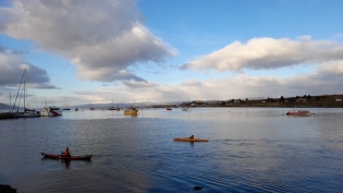 15:30 hs. Canotaje en la bahía.