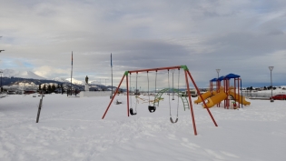15:30 hs. Plaza San Martín cubierta de nieve.