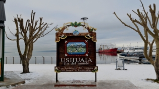 11:01 hs. el cartel icónico de Ushuaia