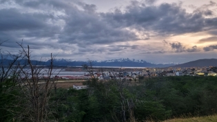 20:30 hs va cayendo la tarde en Ushuaia
