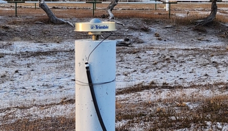 Tierra del Fuego da un salto tecnológico: Instalan la cuarta estación GNSS permanente en la Isla Grande