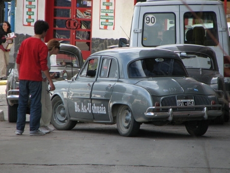 La caravana Renault Dauphine llegó a Ushuaia